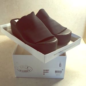 ‘90’s style black slip on shoes!